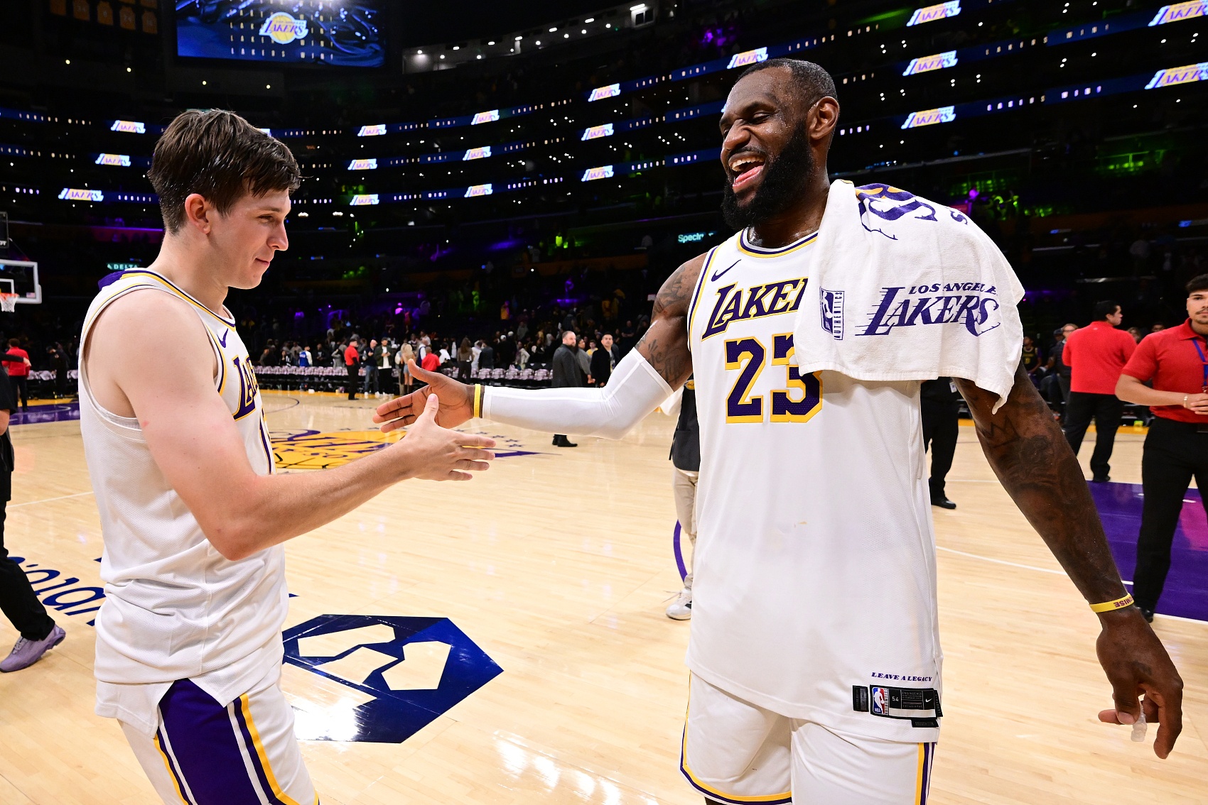 九游体育app下载-帕森斯：我很小心眼 如果我是里夫斯的经纪人 我会提议交易詹姆斯