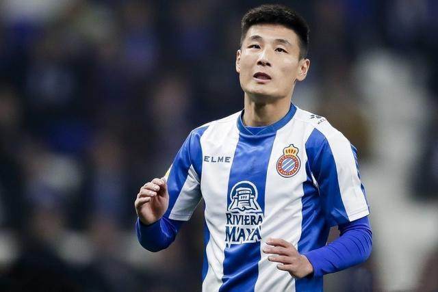 武磊枯坐冷板凳承受压力 坚守西乙还是回国发展？